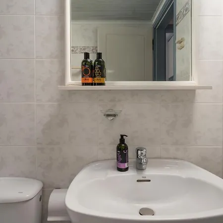 Adonis Aparthotel